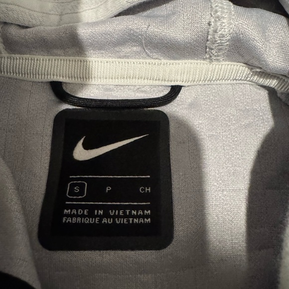 Nike Women’s Hoodie - Picture 4 of 7